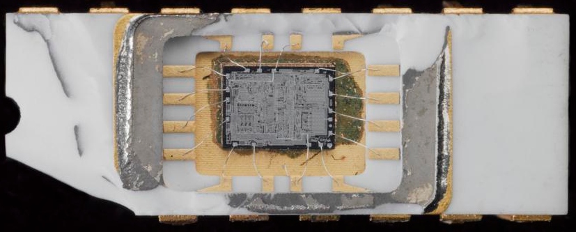 Intel 4004, primer microprocesador comercial, 1971